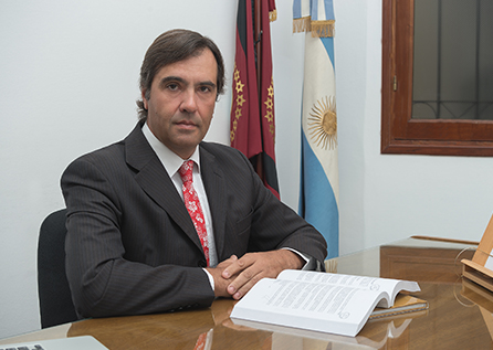 DR. GUSTAVO FERRARIS