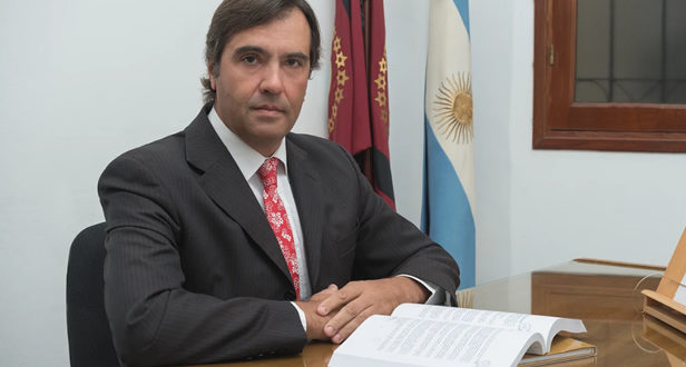 Dr. Gustavo Ferraris